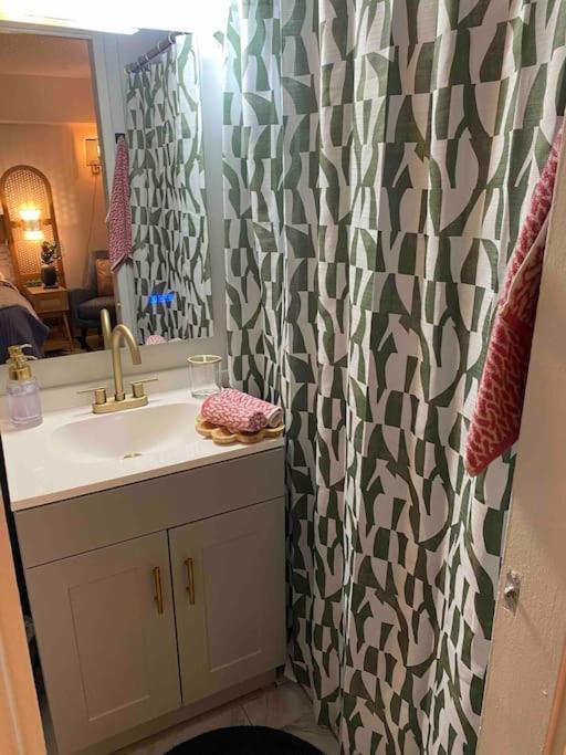 Seashore Waikiki Studio 1 Block From A Beach No Resort Fees Honolulu Luaran gambar